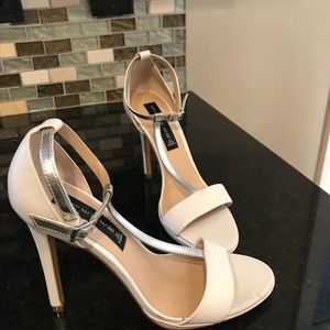 Steve Madden t strap heeled sandals